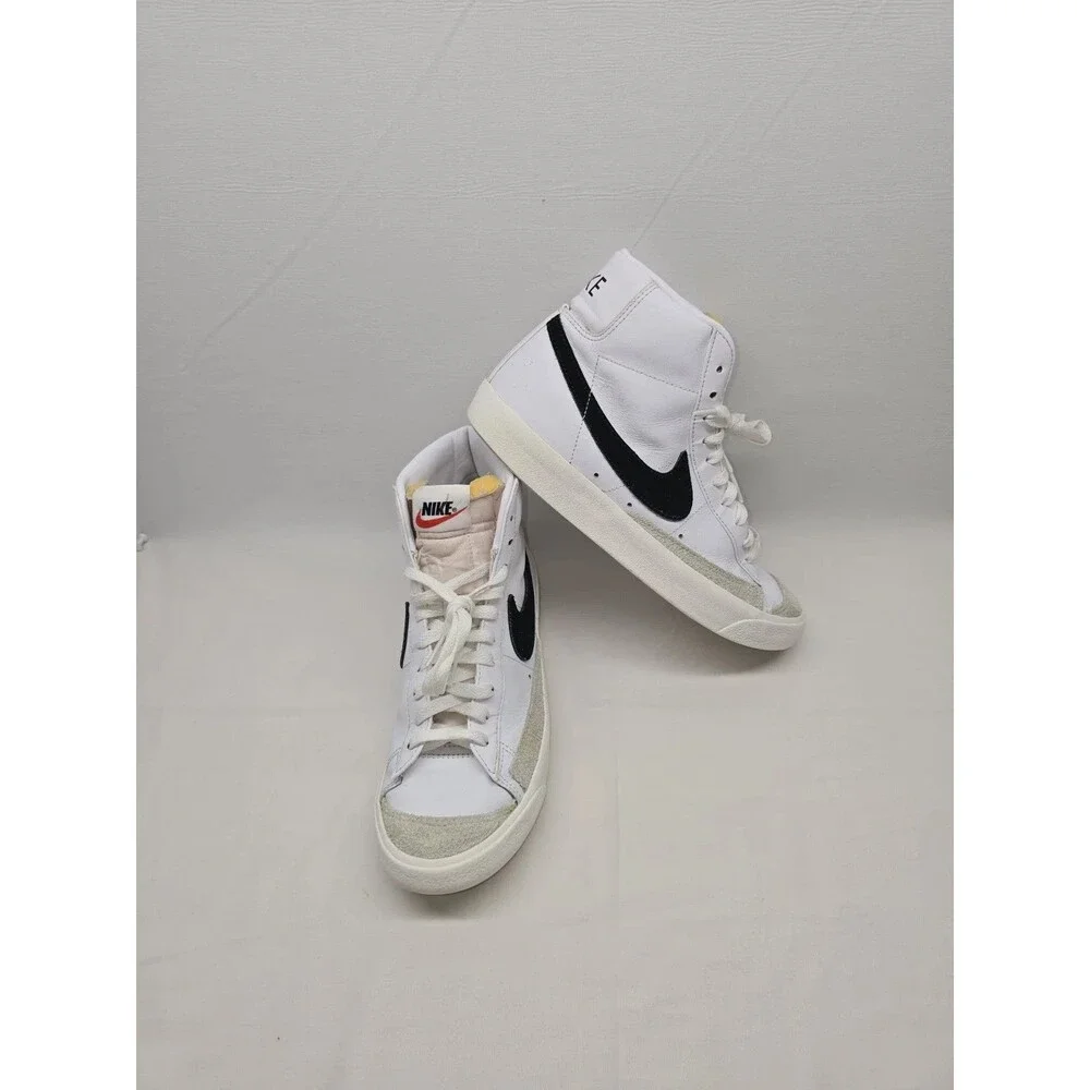 Men’s Nike Blazer Mid 77 Size 9 White And Black.